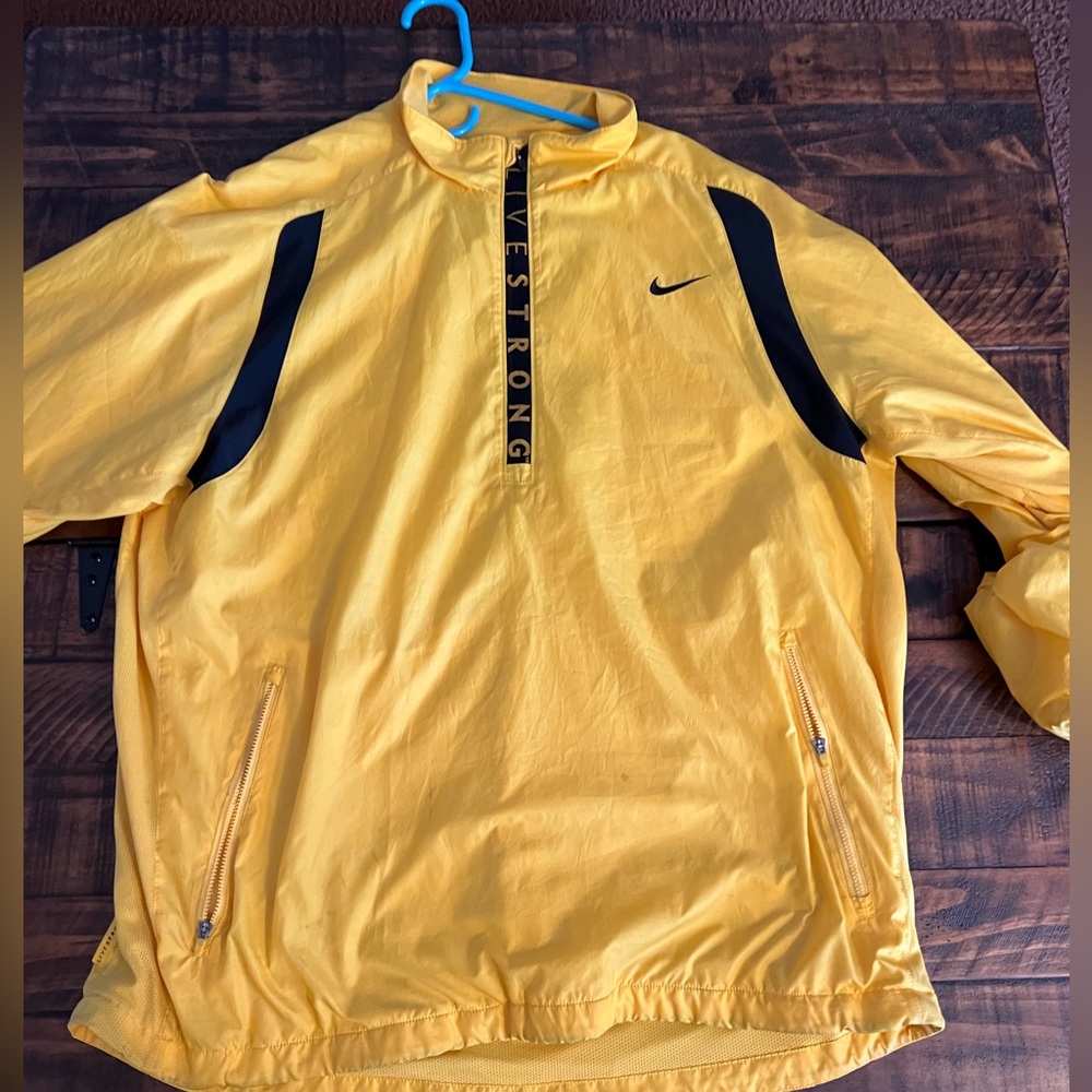 Nike livestrong windbreaker